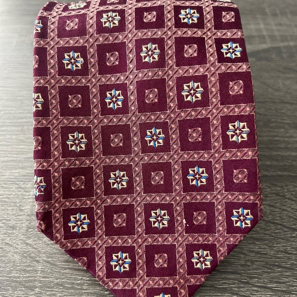 Jos.A Bank  Signature Collection Neck Tie -Geometric 59 1/2 X 3.75 made in Italy